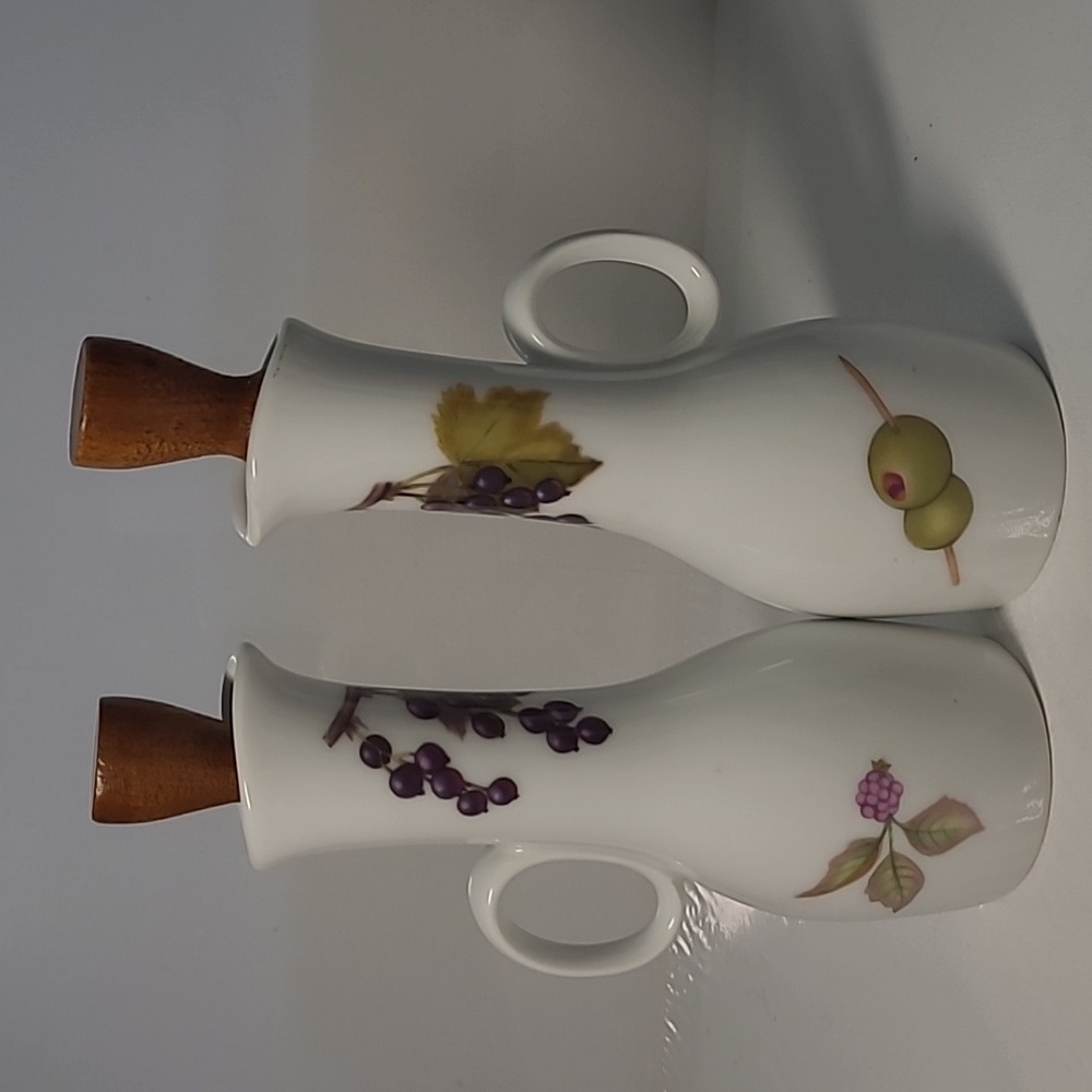 Vintage Royal worcester evesham flameproof porcelain  England oil&vinegar set